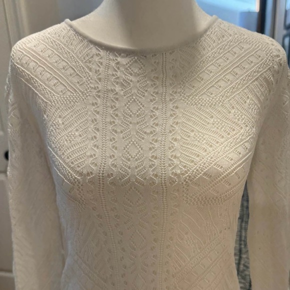 Elegant White beach Cover Up - Picture 3 of 7